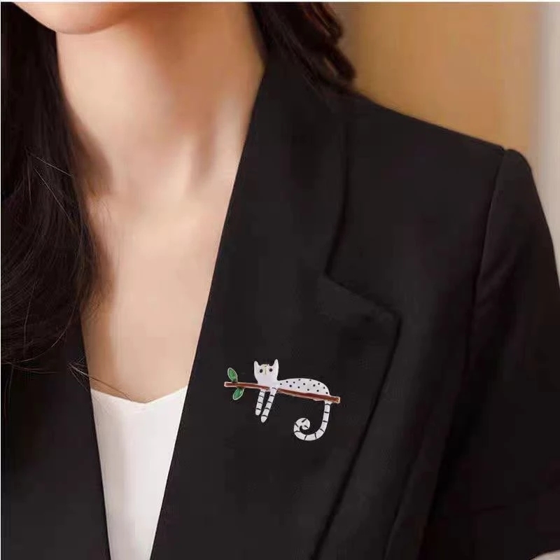 Lazy Cat Sitting On The Tree E - Men Accessories Bouquet 评论和价格
