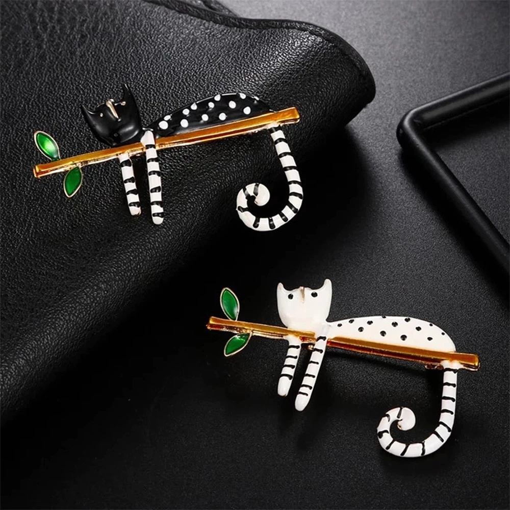 Lazy Cat Sitting On The Tree E - Men Accessories Bouquet 评论和价格
